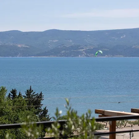 With Private Pool Close To The Apartment Omis