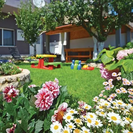 Apartment With Private Pool Close To The Omis