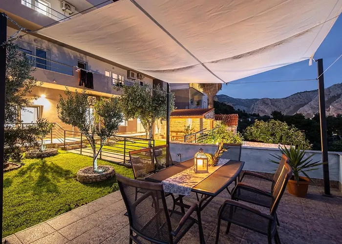 Pandza - Omis, Private Pool Close To The Appartement Omiš