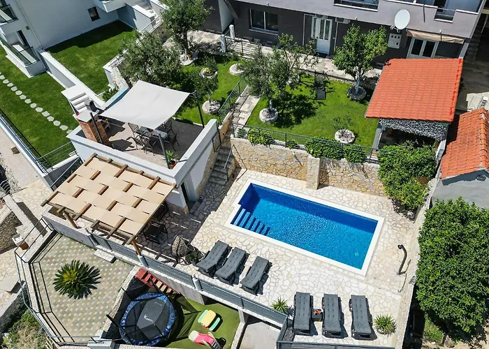 Pandza - Omis, Private Pool Close To The Appartement