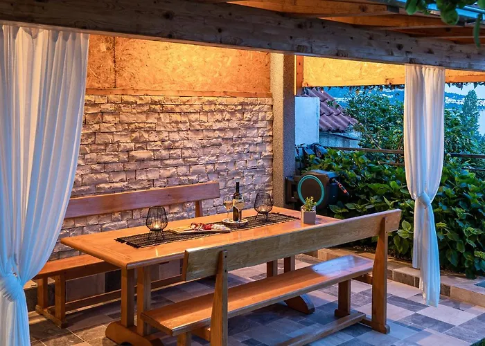 Pandza - Omis, Private Pool Close To The Appartement *