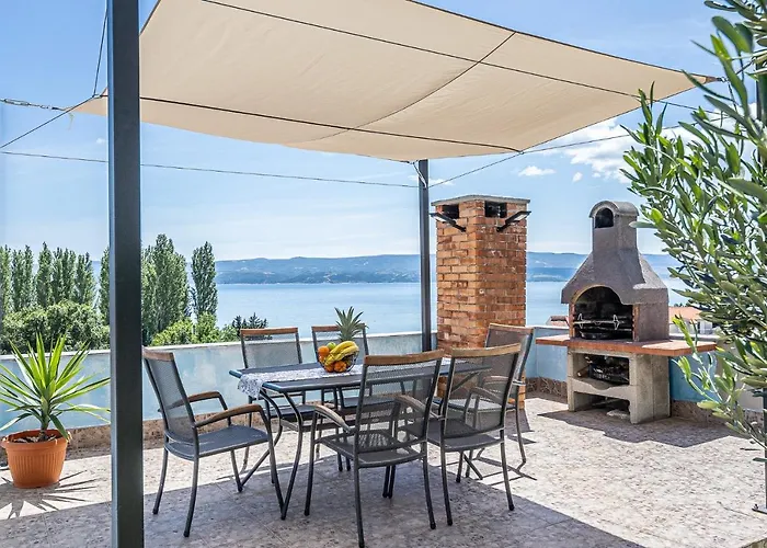 Pandza - Omis, Private Pool Close To The Appartement Omiš