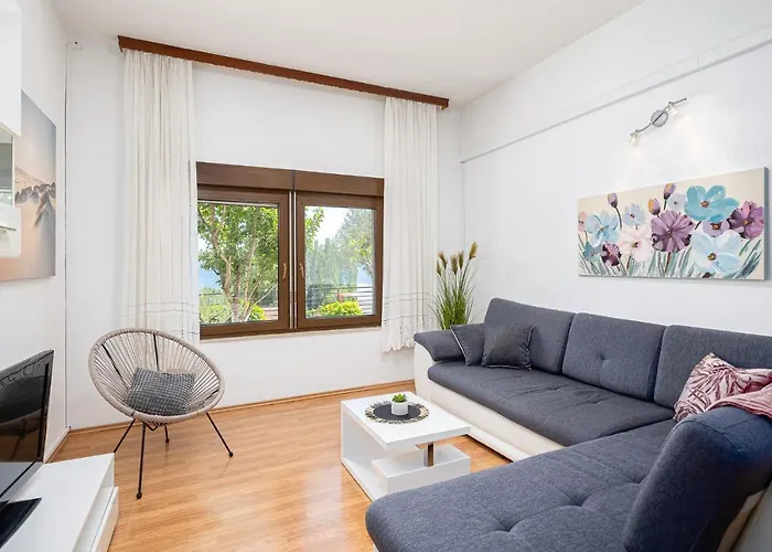 Pandza - Omis, Private Pool Close To The Appartement *