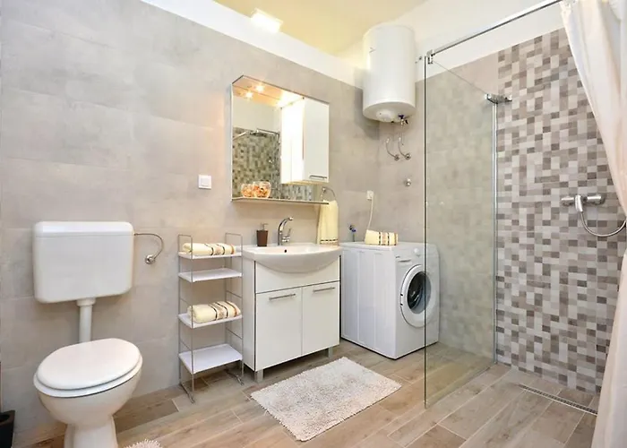 Pandza - Omis, Private Pool Close To The Appartement