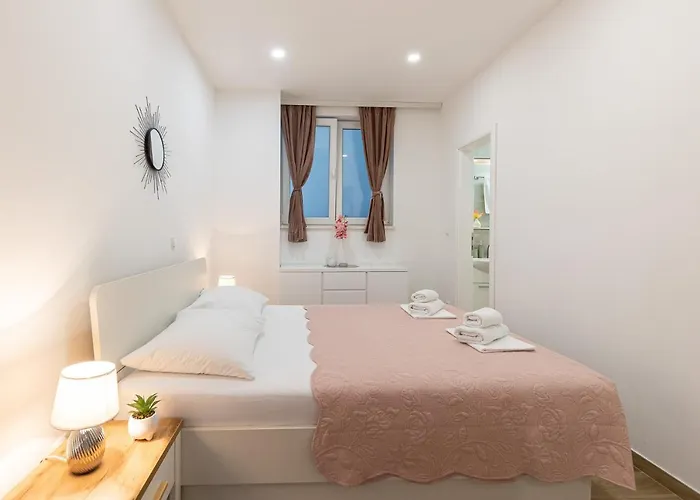 Pandza - Omis, Private Pool Close To The Appartement *