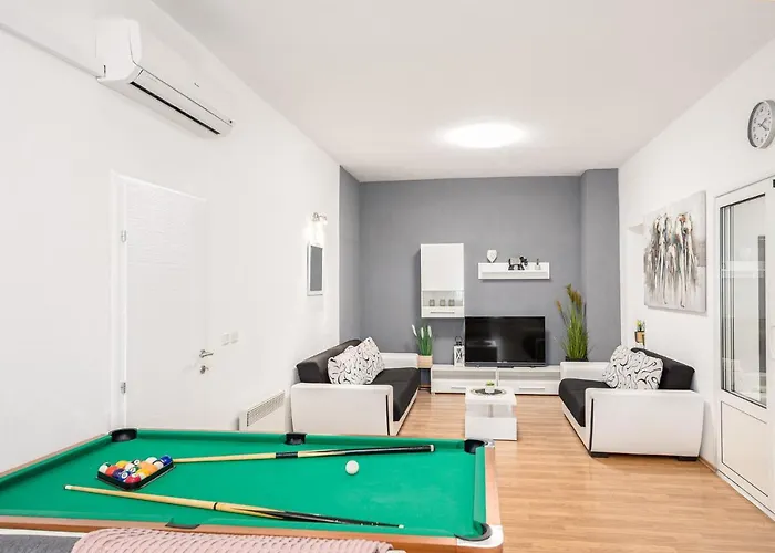 Pandza - Omis, Private Pool Close To The Appartement *