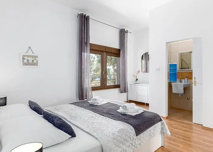 Pandza - Omis, Private Pool Close To The Appartement *